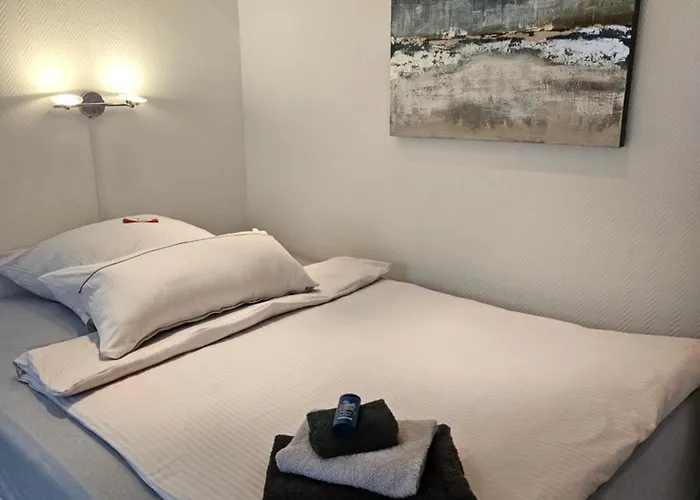Standardzimmer Nahe Messe Und Airport Διαμέρισμα